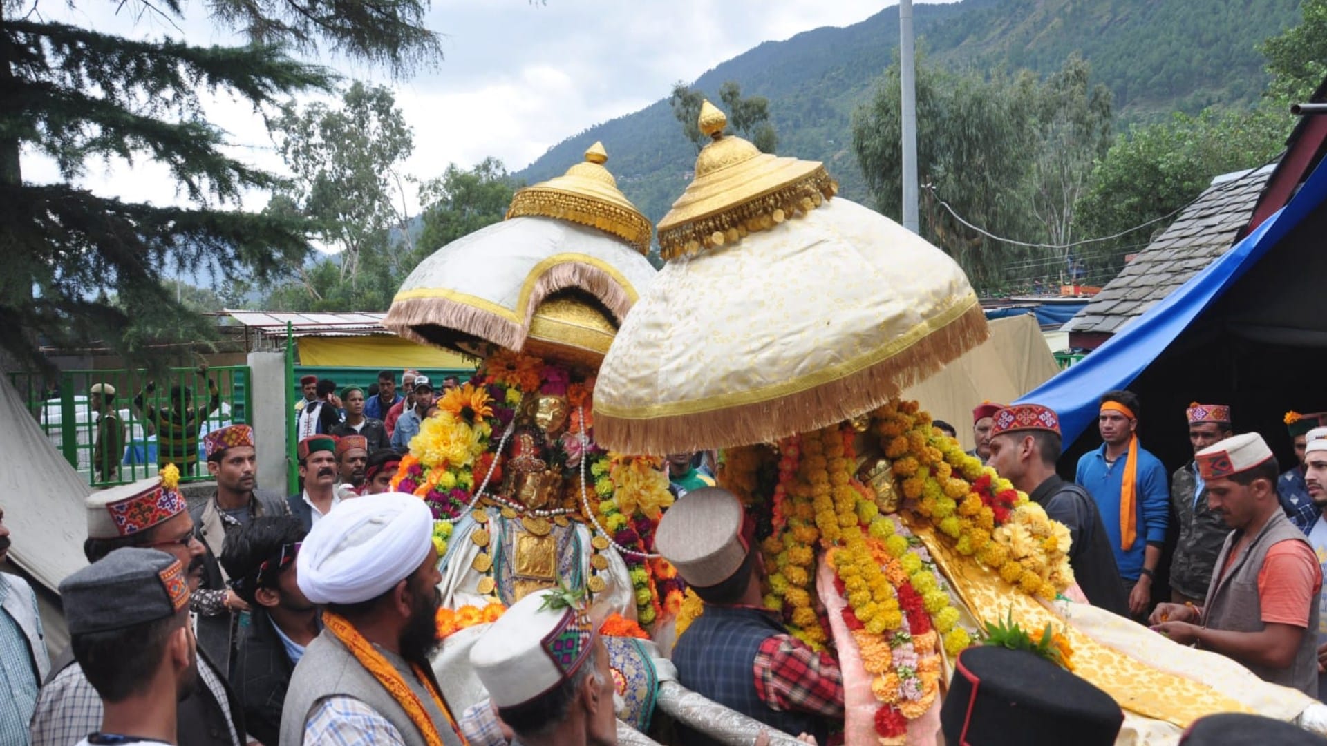 international kullu dussehra festival 2022 outer siraj devi devta reached from 200 kilometer distance