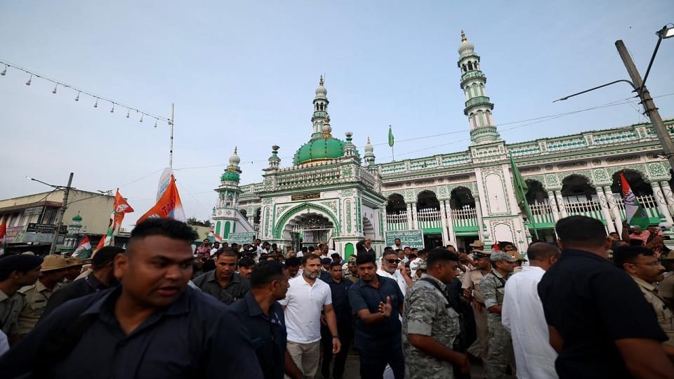 Rahul visited Masjid, Mutt, Church, Soniya Gandhi reaches Mysuru