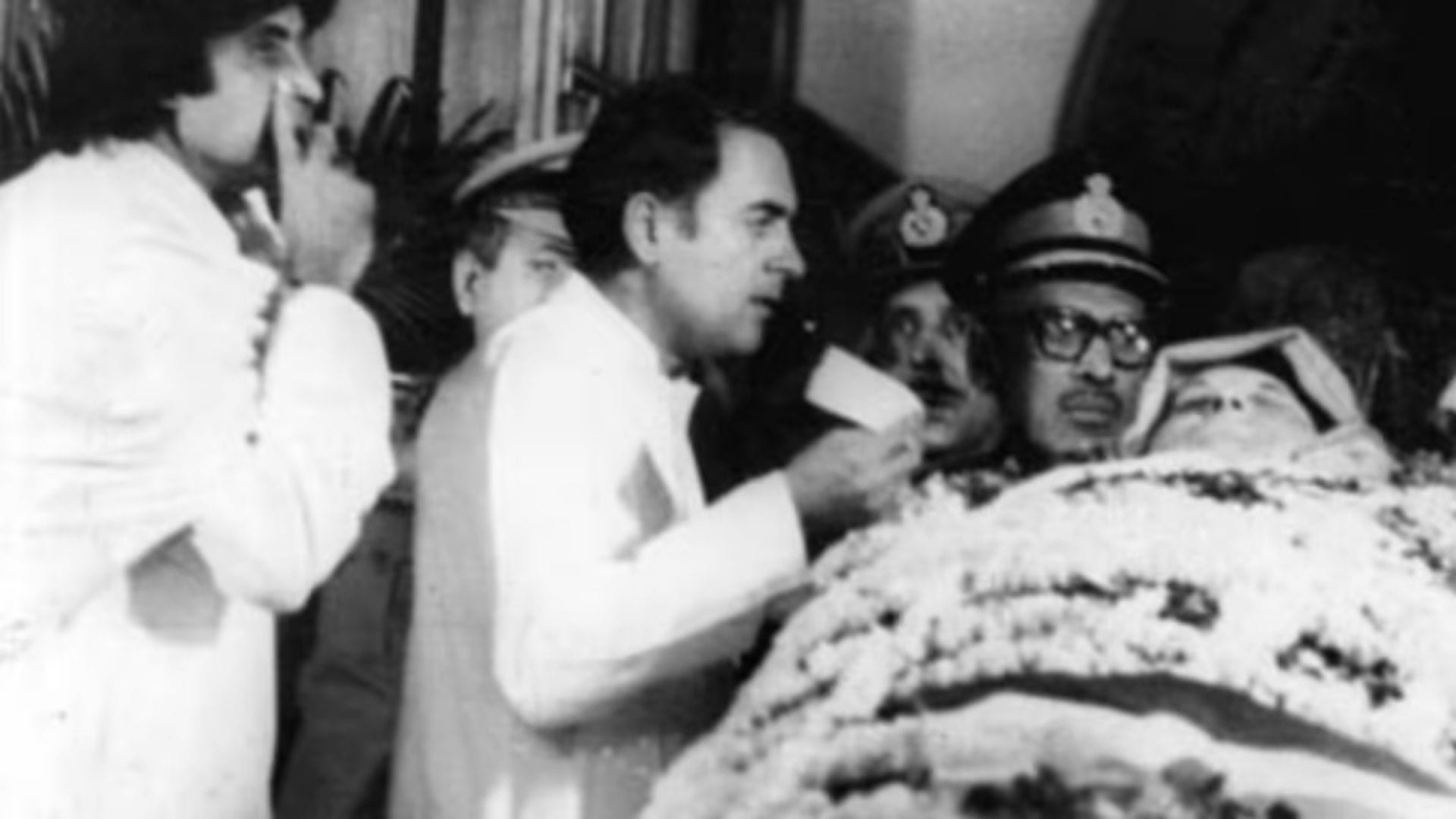 amitabh bachchan birthday rajeev gandhi brings amitabh bacchan in politics know about actor political career