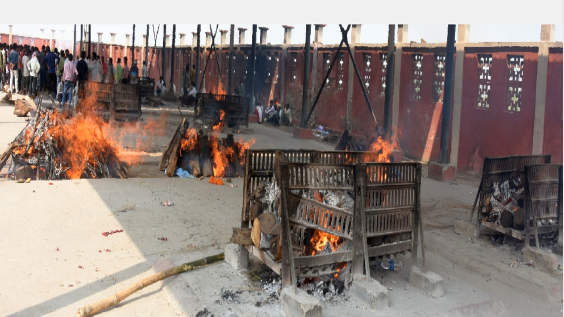 Kanpur road accident created chaos in Kortha village Dead bodies were cremated at Deodhi Ghat