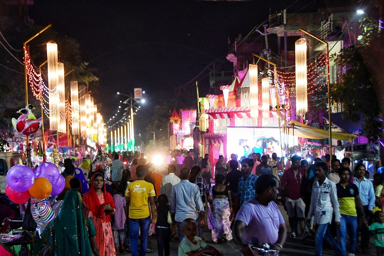 crowd to visit goddess and pandal