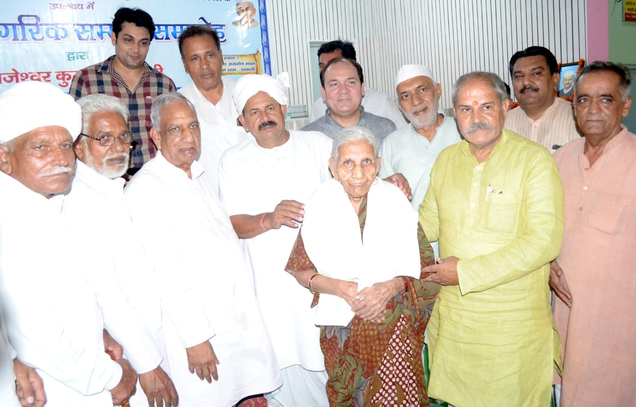 Senior citizens honored on Gandhi-Shastri Jayanti