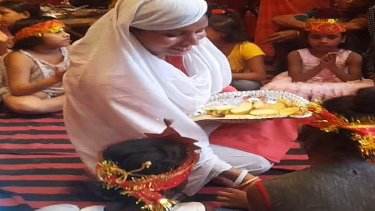 Maryam Khan worshiped unmarried girls in Durga Pandal