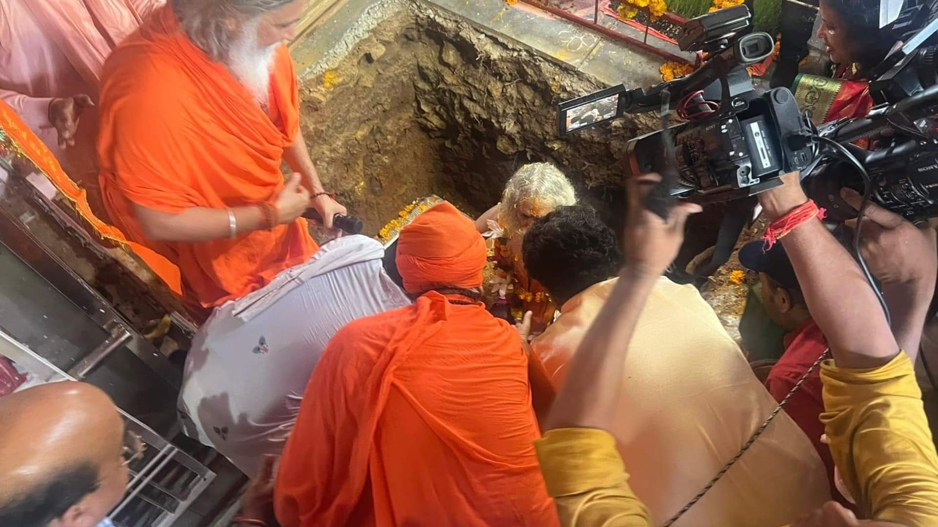 Baba Purushottamand came out of Bhoo Samadhi after three days claimed interview with Maa Durga in bhopal