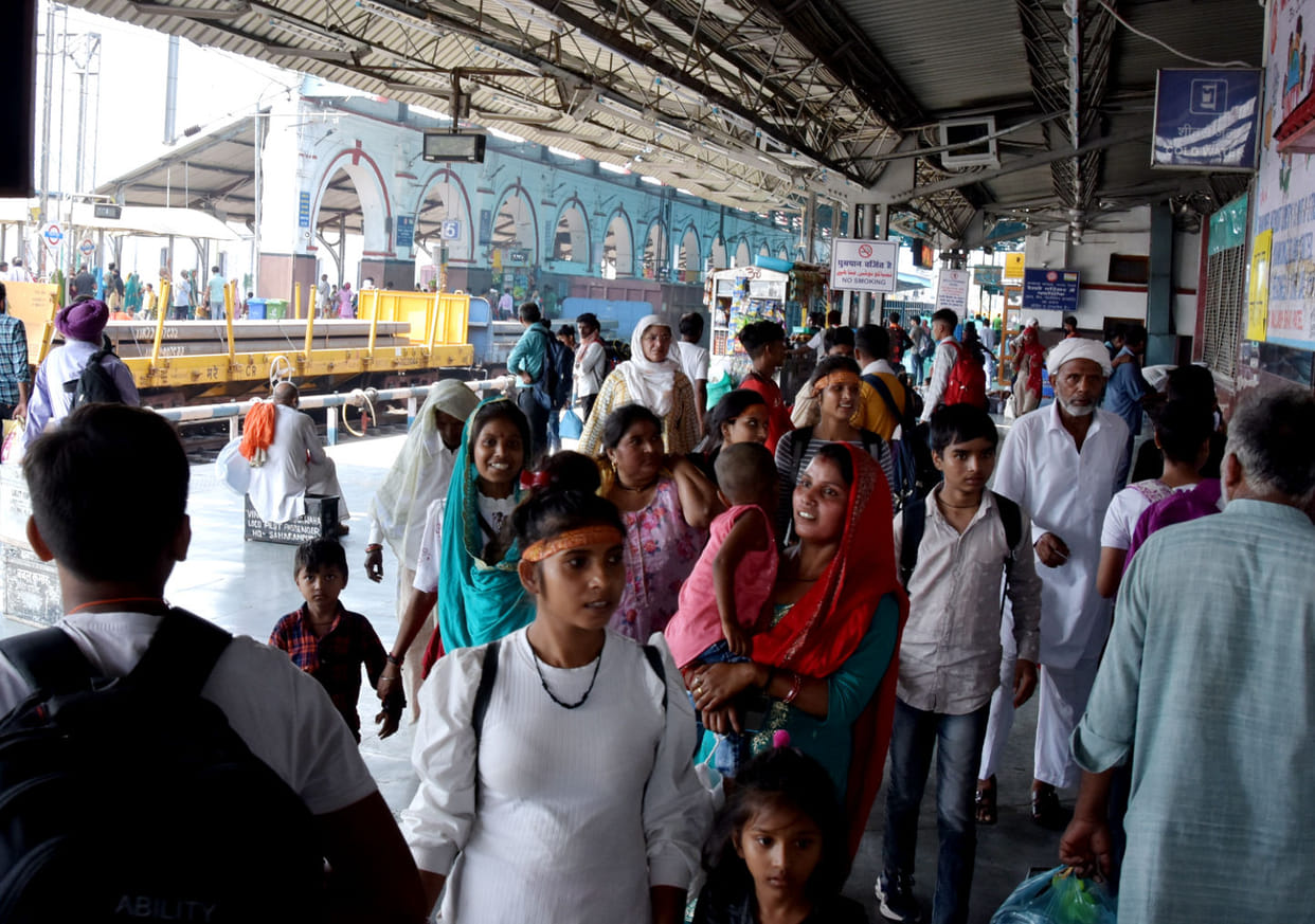 Due to festivals, crowd in trains increased, struggle for seats