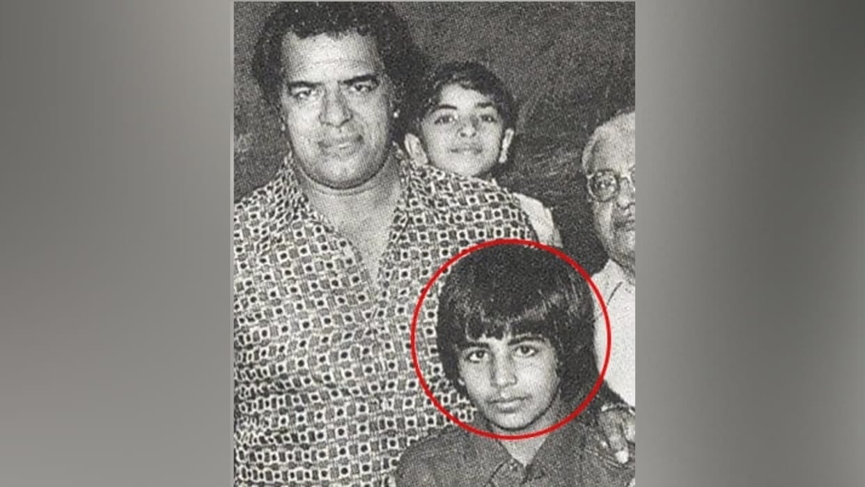 Bollywood Superstar Akshay Kumar Childhood Photo goes viral on social media