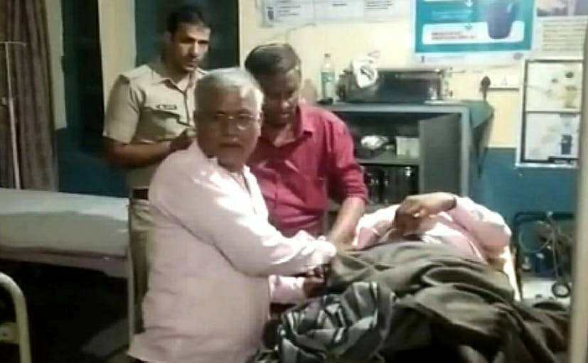 Fighting between two sides, one person died due to falling on the road