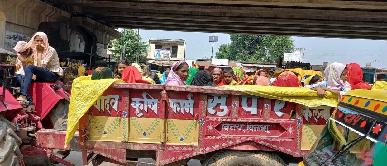 Kanpur Dehat : Police launched investigation operation in Devipur, seized four tractor trolleys while riding
