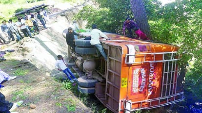 Bus falls into a ditch in Udhampur, 67 injured, one dead