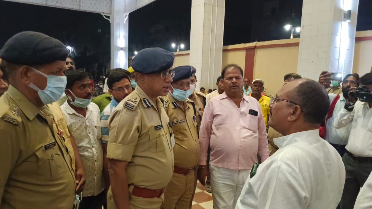Durga puja pandal fire bhadohi accident in words of pictures  four lives were lost