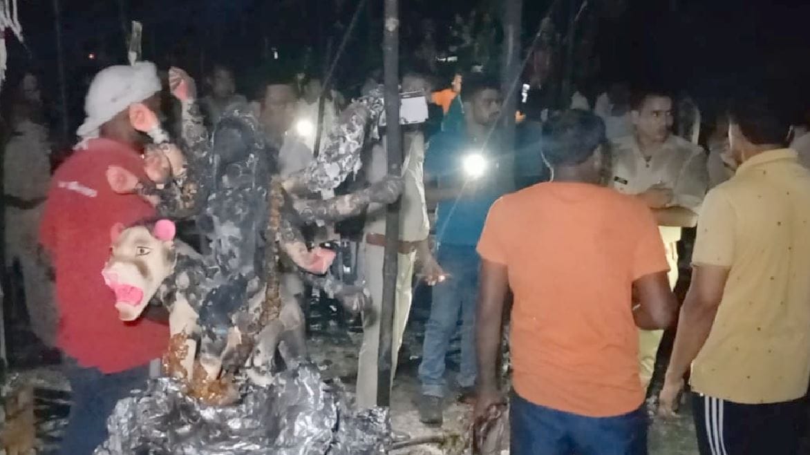 Bhadohi Fire In Durga Pandal Scorched children kept screaming, people cried seeing the pain of innocent