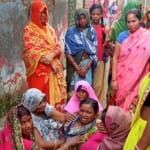 हादसे से बिलखते परिजन।