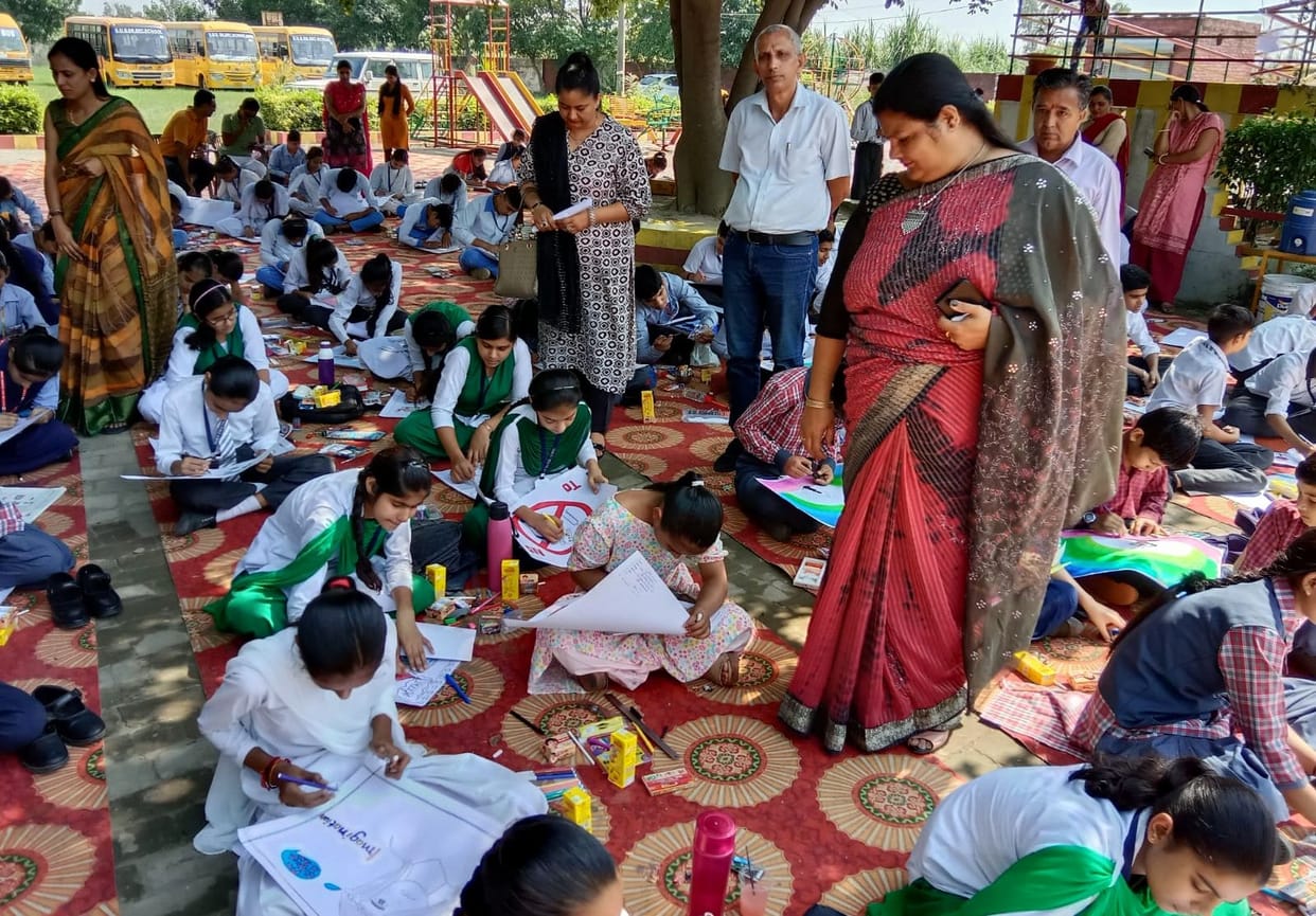 Children engraved imaginations in painting competition
