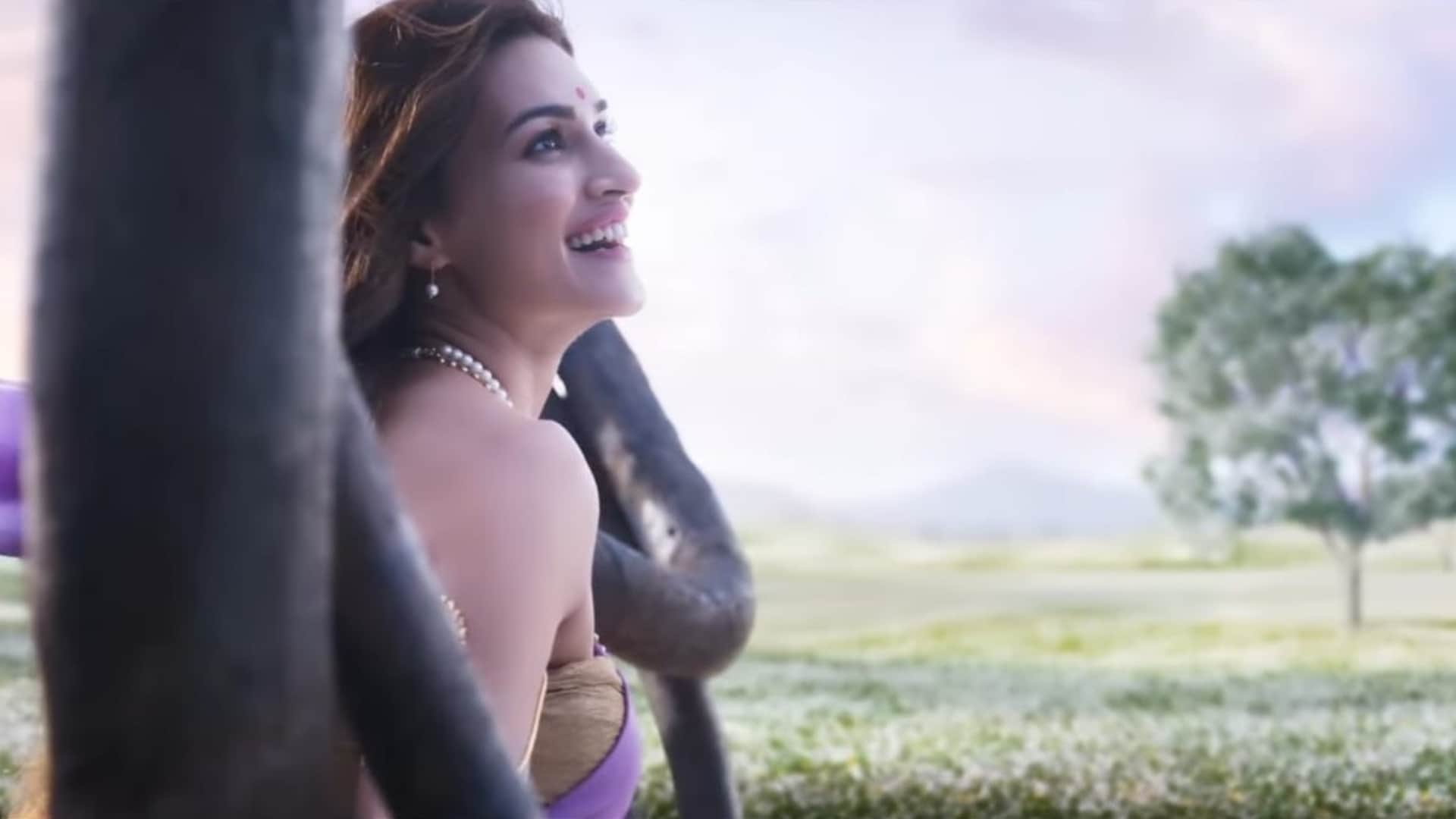 Kriti sanon Prabhas Dating Rumours: Actress Said Bhediya Actor Varun Dhawan pulled her leg this is baseless