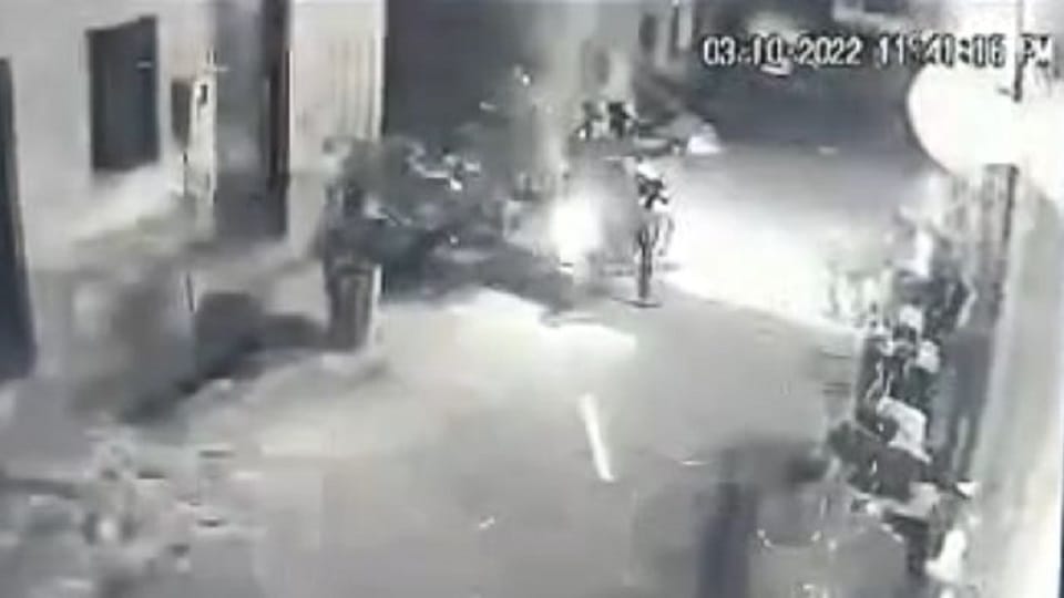 Rangbaaz youth fired at midnight and spread panic in agra