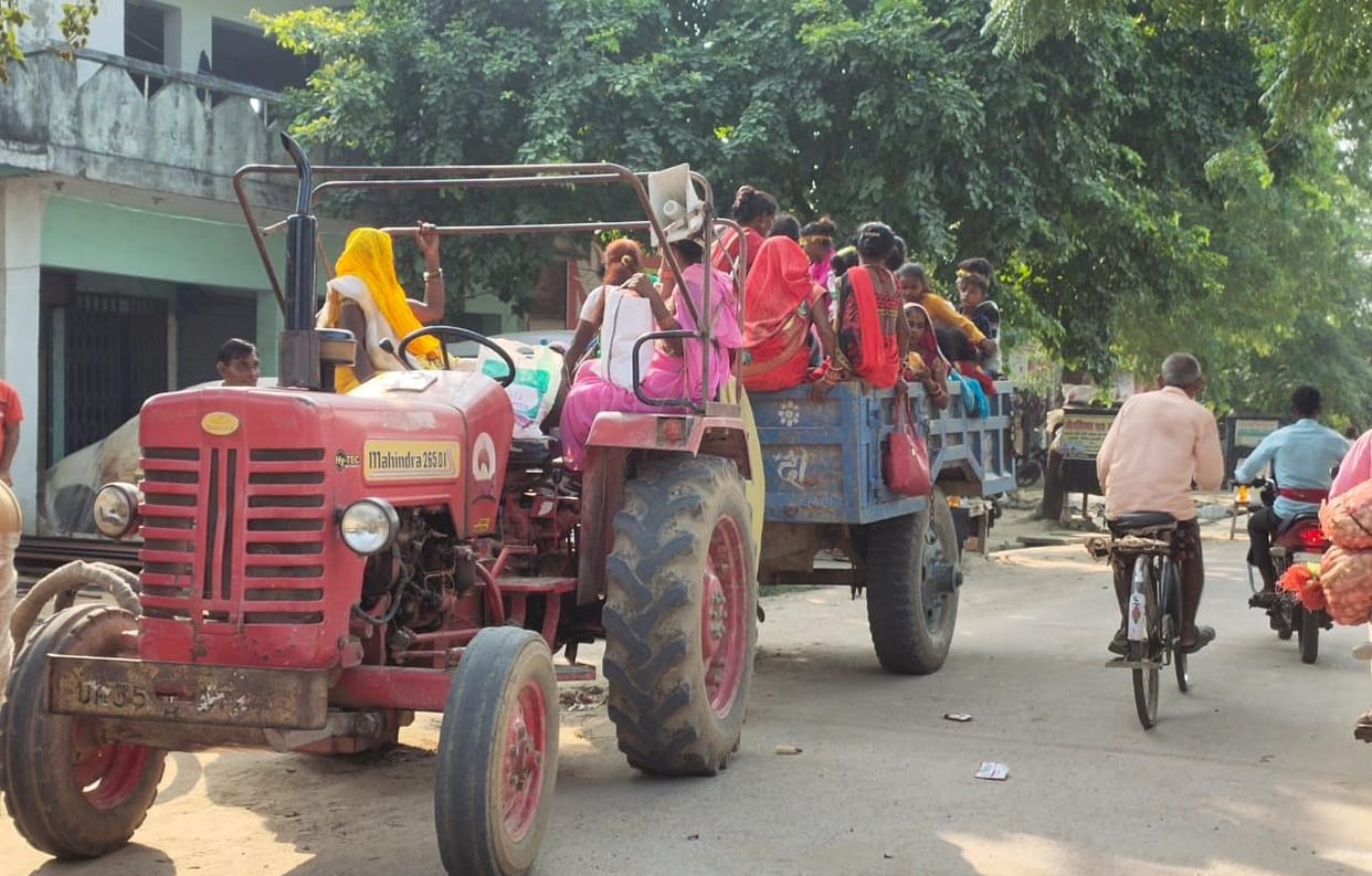 32 passengers were sitting in tractor-trolley, fined five thousand