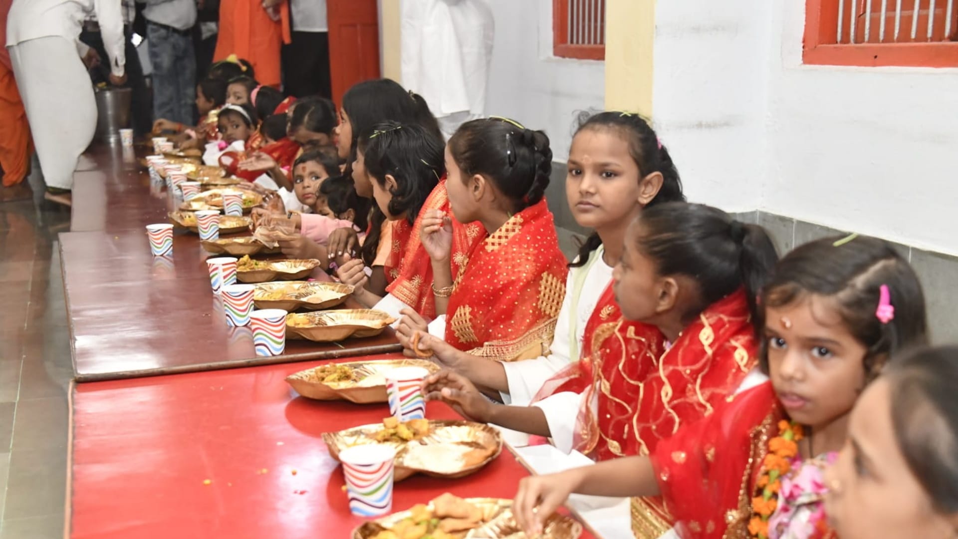 Chief Minister Yogi Adityanath kanya pujan during navmi 2022 see photos gorakhnath mandir