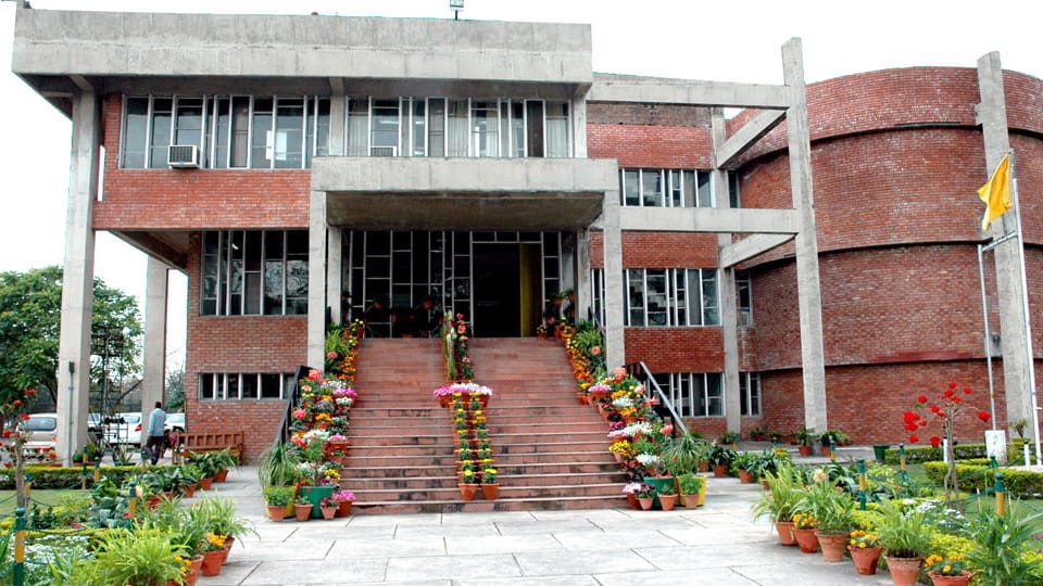 Convocation in Peck on October 9, President will present degrees