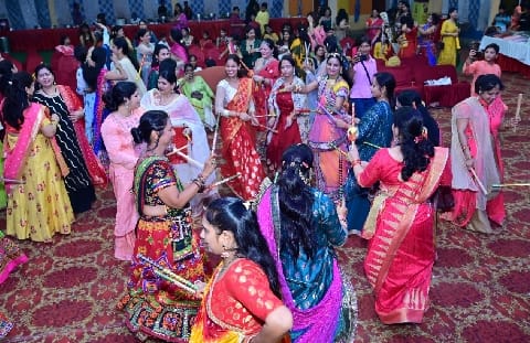 Nancy first, Akanksha-Aishwarya second in Dandiya decoration competition