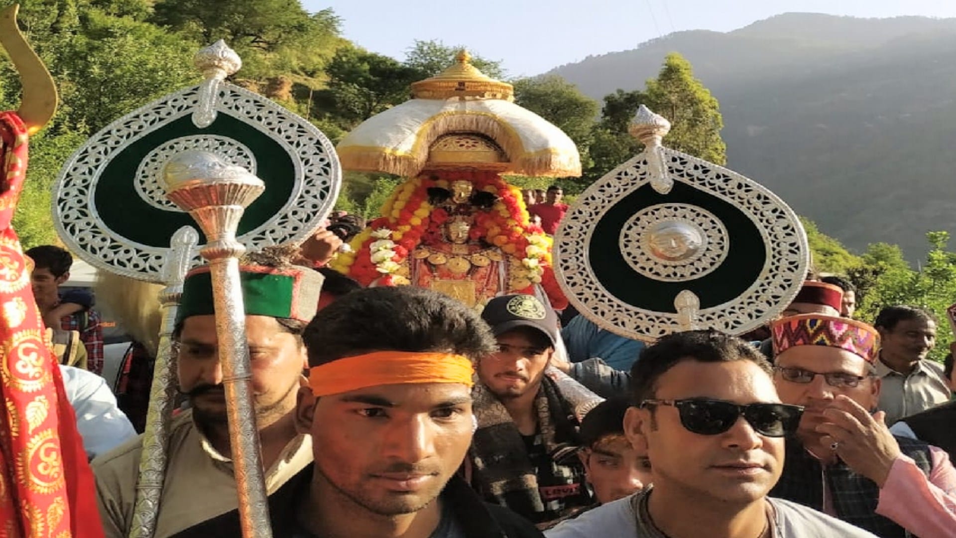 Devi Hidimba left for kullu Dussehra festival with grand Rath Yatra, hundreds of devotees attended