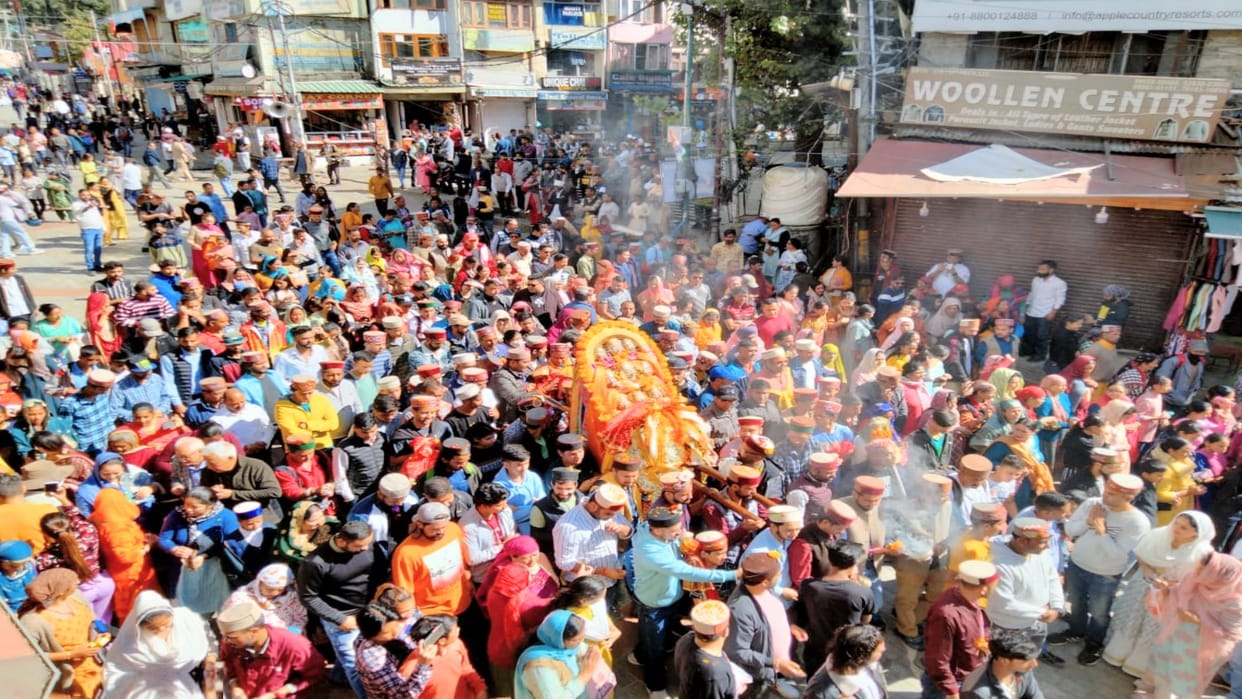 Devi Hidimba left for kullu Dussehra festival with grand Rath Yatra, hundreds of devotees attended