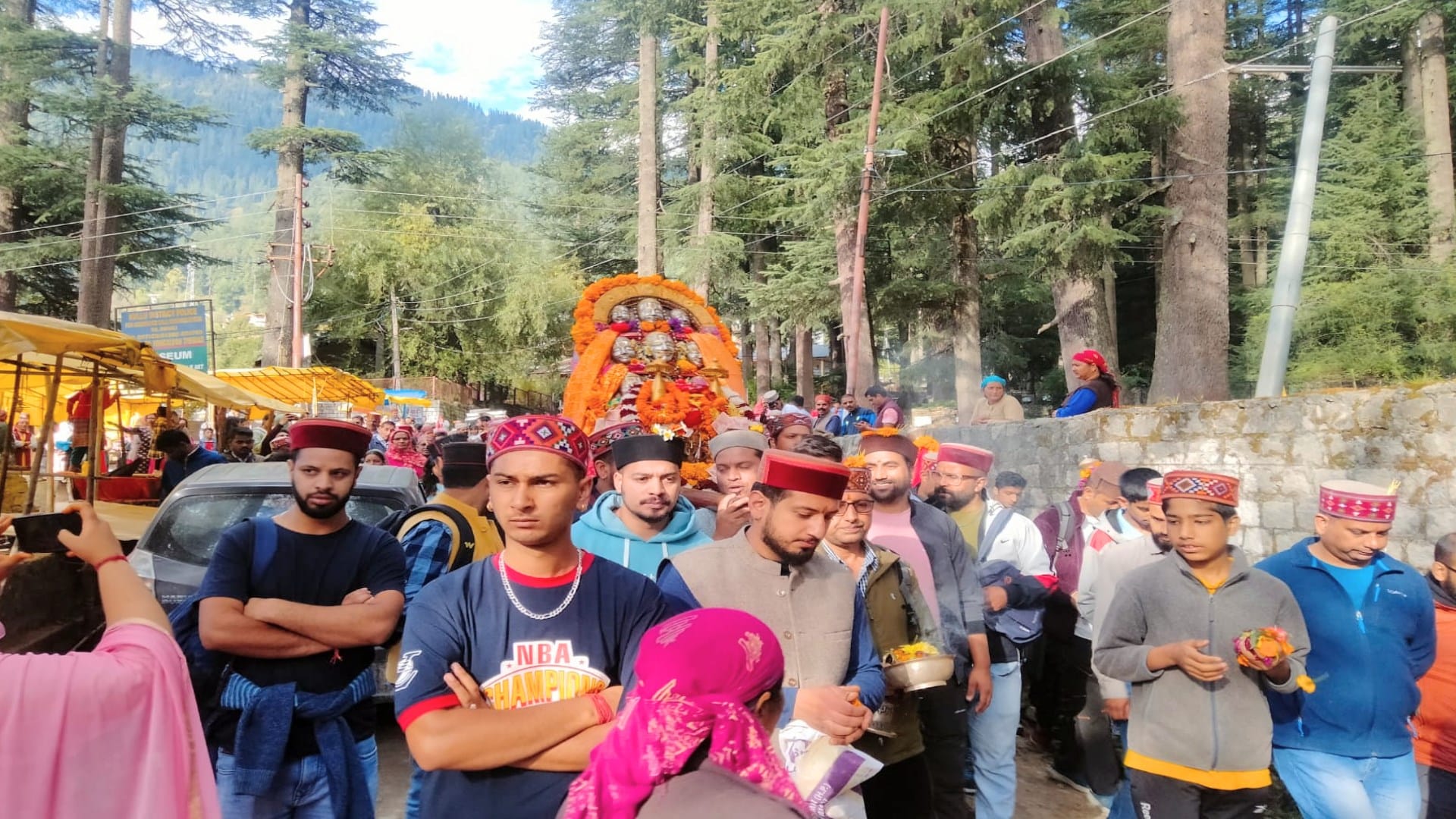 Devi Hidimba left for kullu Dussehra festival with grand Rath Yatra, hundreds of devotees attended