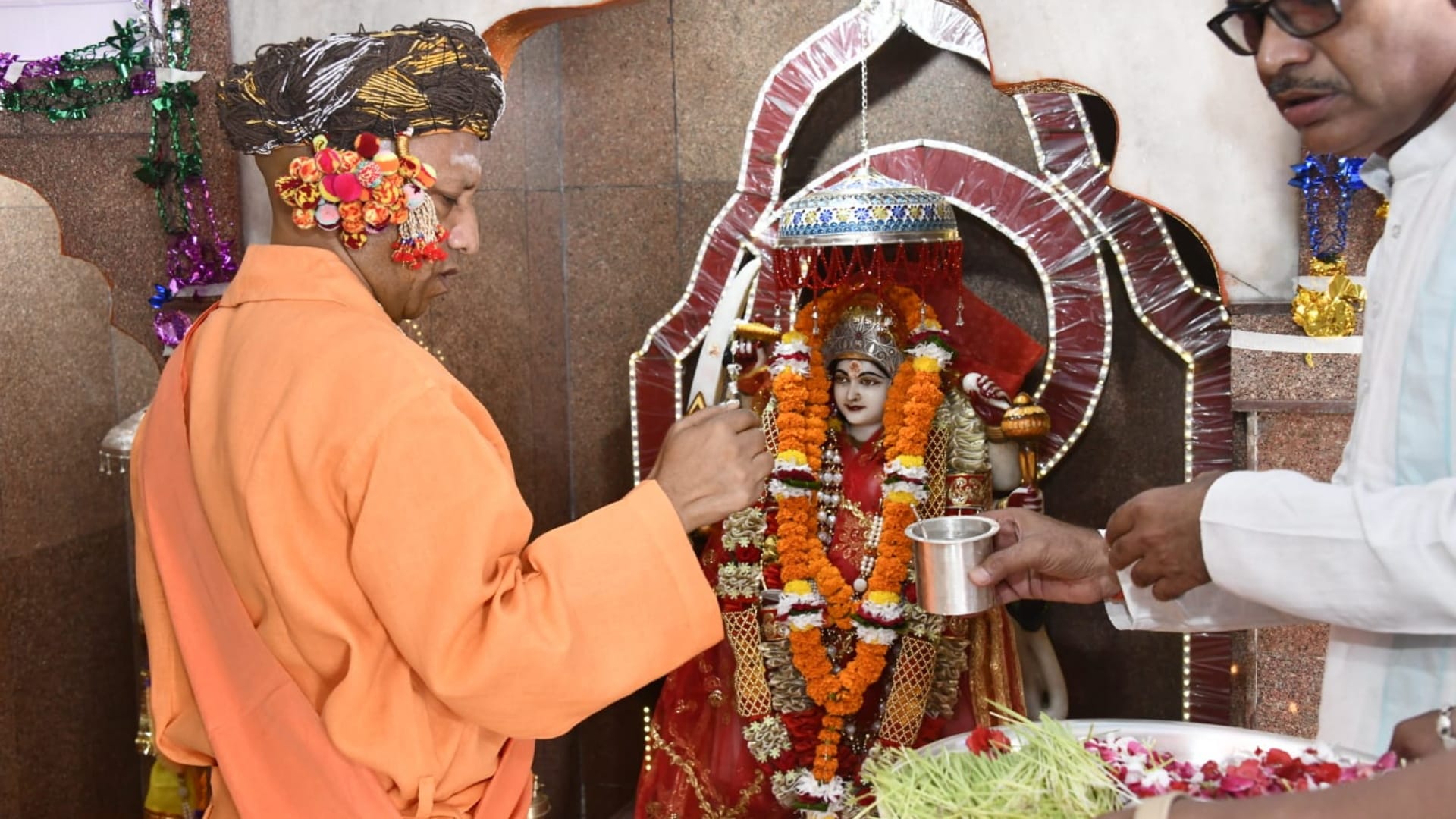 CM Yogi Adityanath worshiped at Shrinathji temple