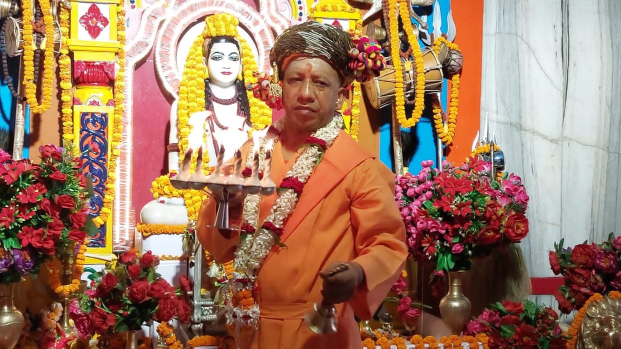 CM Yogi Adityanath worshiped at Shrinathji temple