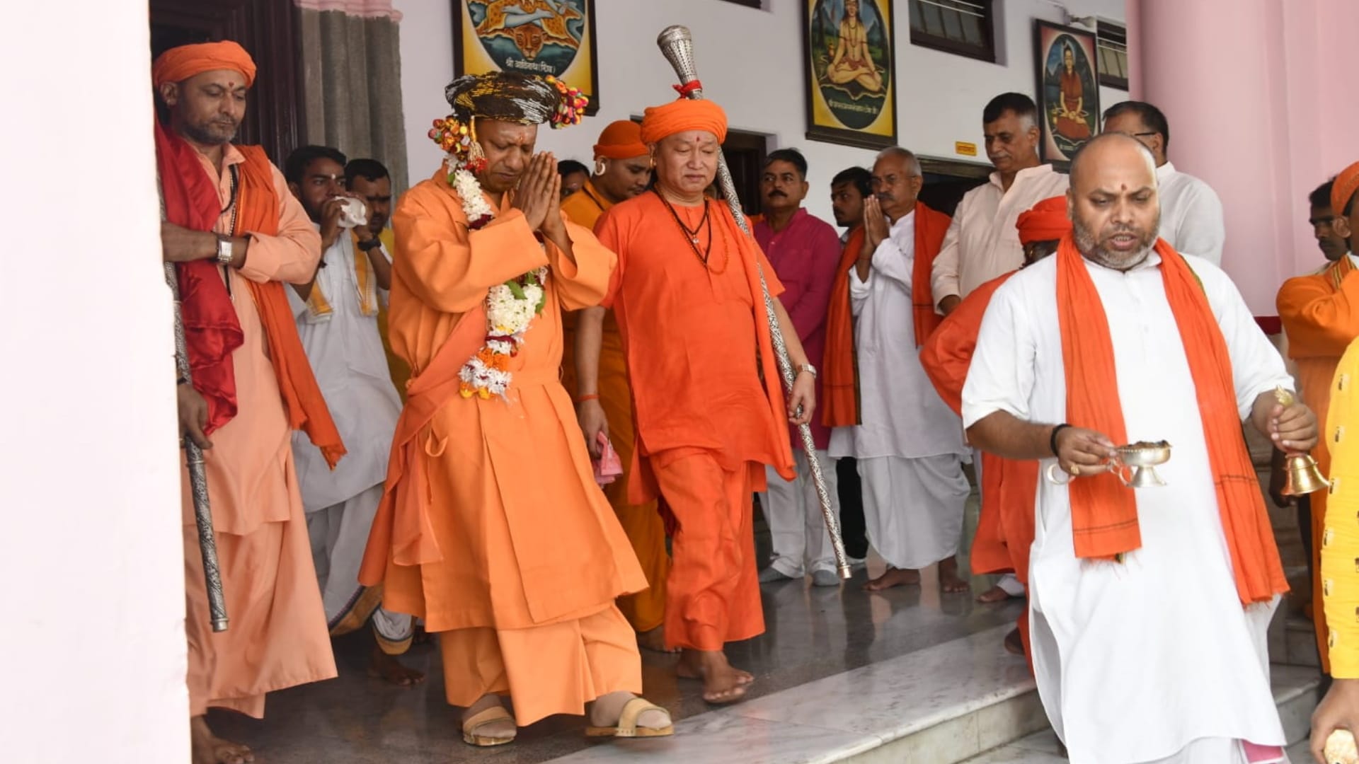 CM Yogi Adityanath worshiped at Shrinathji temple