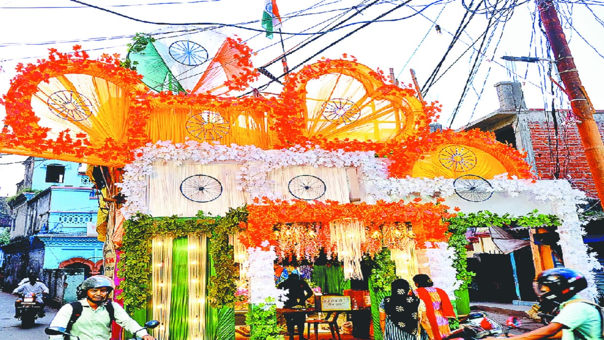 2880 pandals being illuminated with Katiyas in Gorakhpur