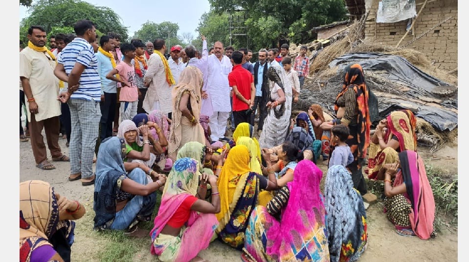 Uncontrolled truck entered the hut in Banda, old man died