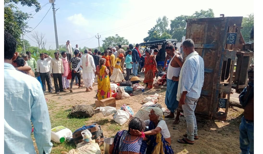 Innocent killed and 20 injured due to tractor overturning in Banda