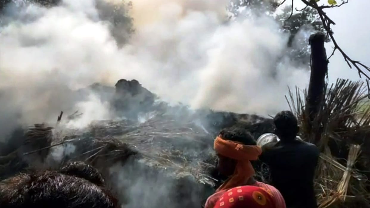 Fire broke out due to firecrackers, three huts burnt