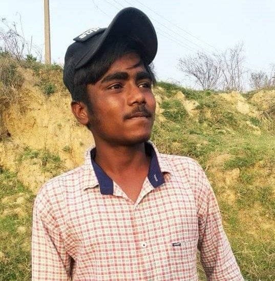 Murder by stabbing in the chest of a young man who came to see Ramlila