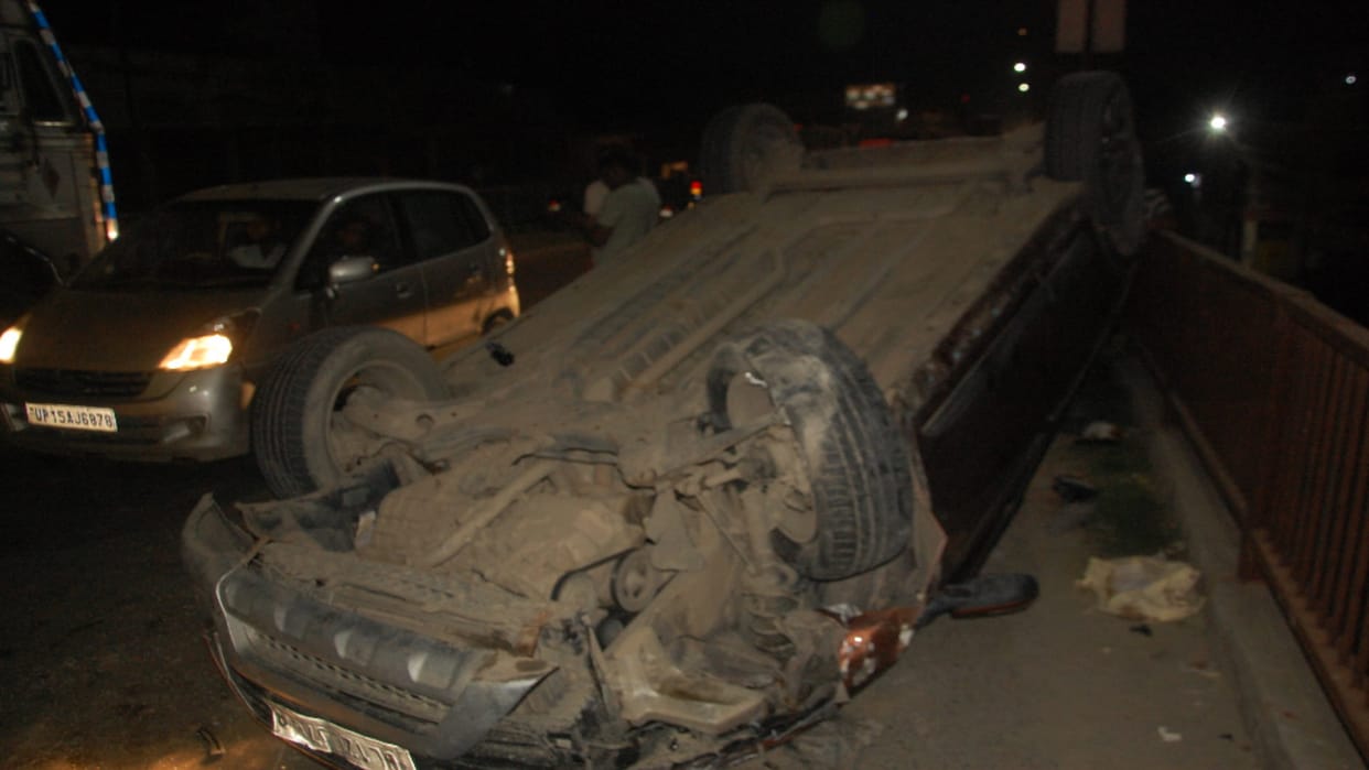 Meerut: Teenager fell 20 feet from car colliding with bikes, two others injured