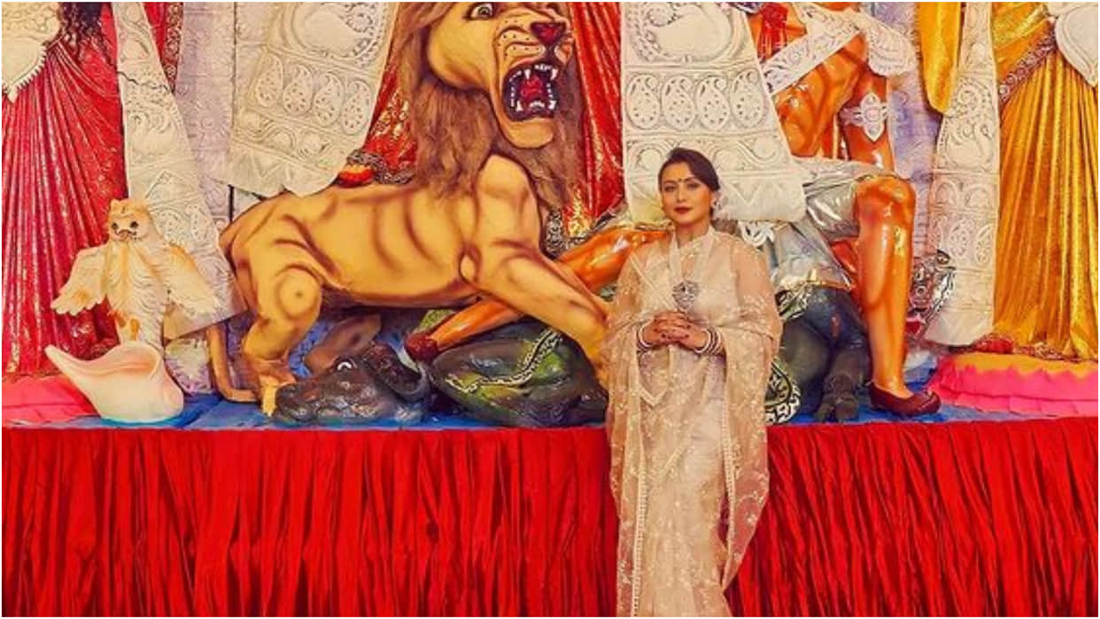 rani mukherjee mouni roy kajol traditional best in durga puja pandal