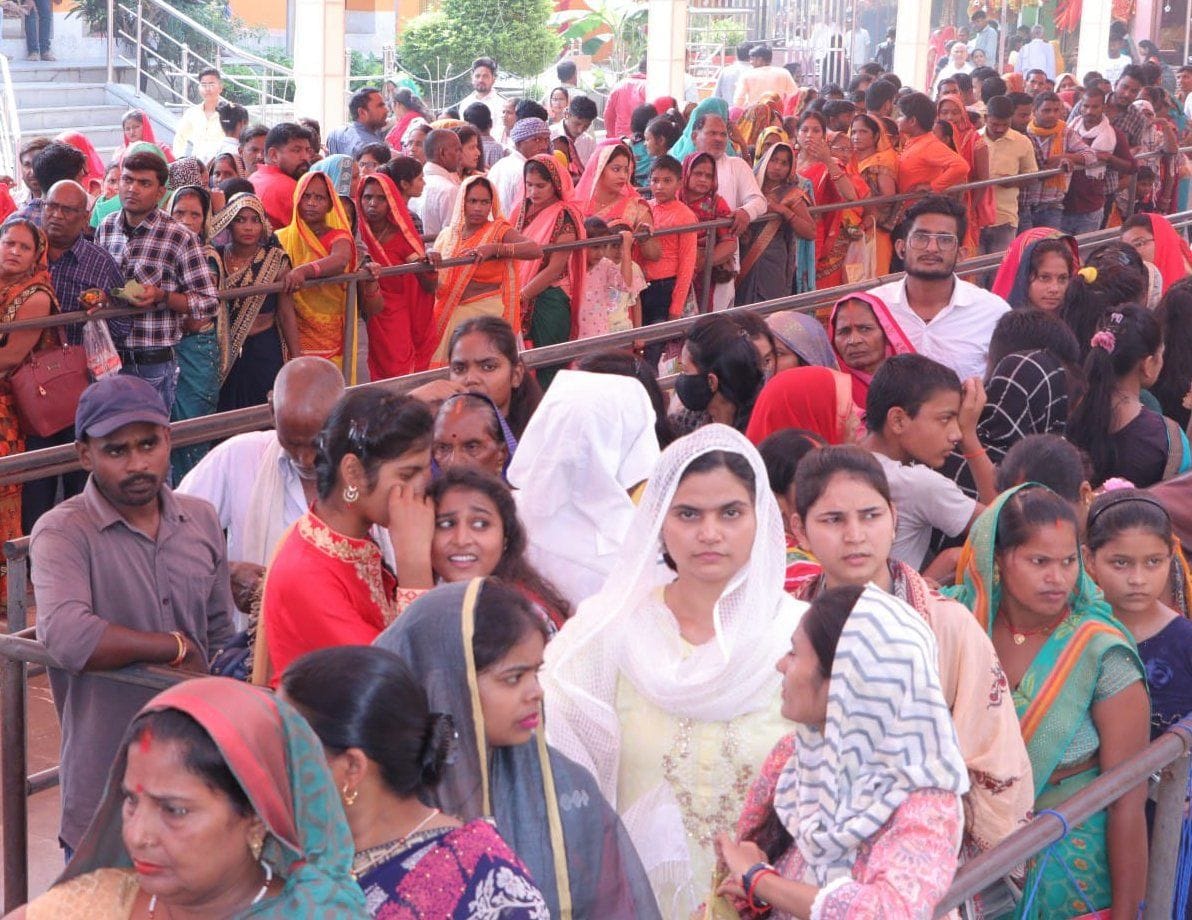 Bowing down, devotees sought blessings from Maa Gauri