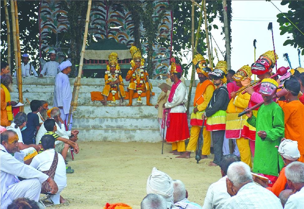 see photos The bhor ki aarti of the world famous Ramnagar the crowd gathered to see
