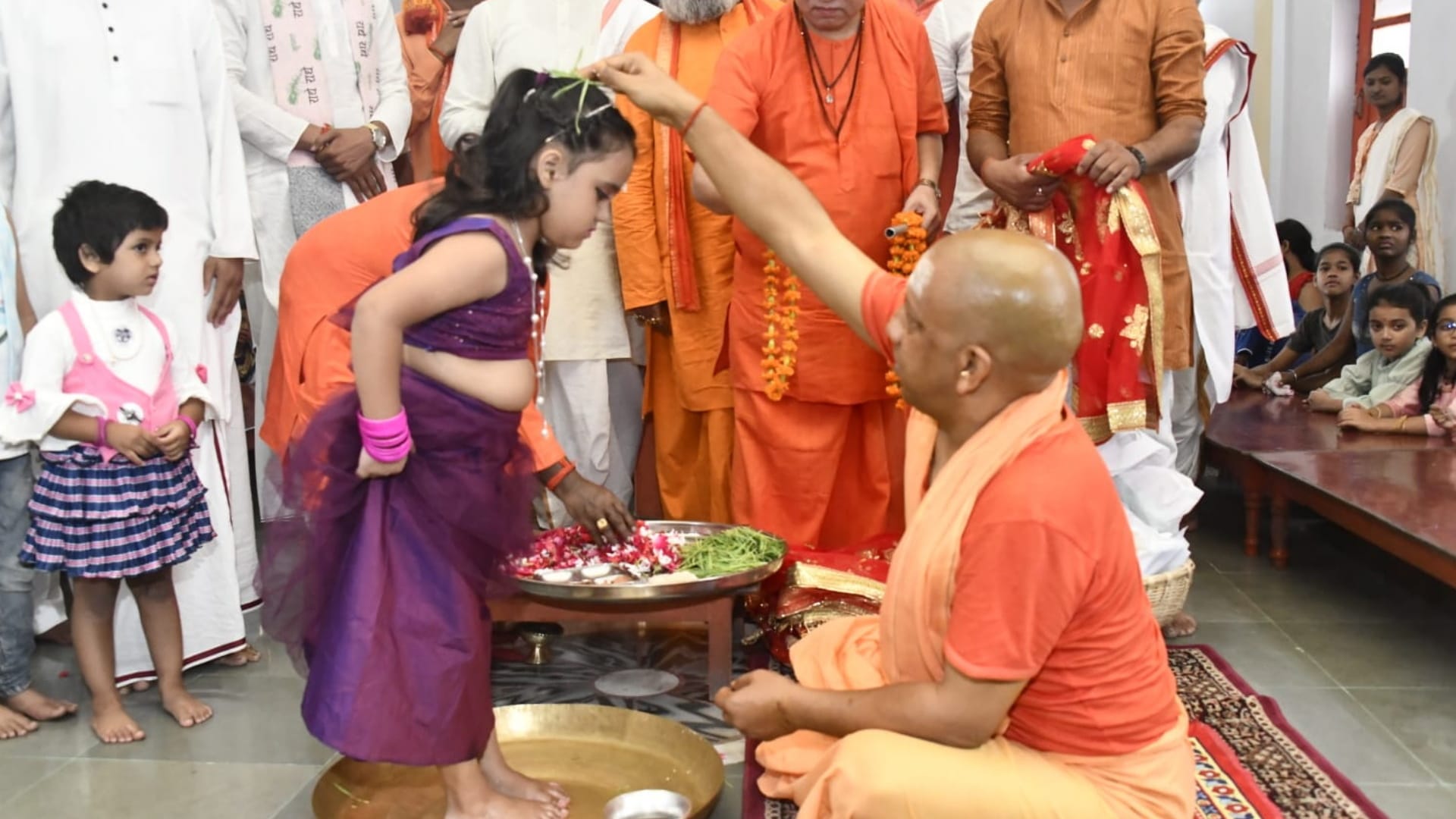 Chief Minister Yogi Adityanath kanya pujan during navmi 2022 see photos gorakhnath mandir