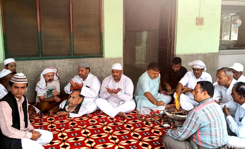 Wishing for the health of SP founder by performing Havan and Dua