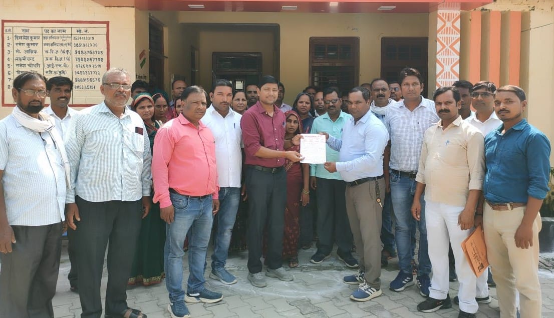 Village employment servants submitted memorandum to BDO