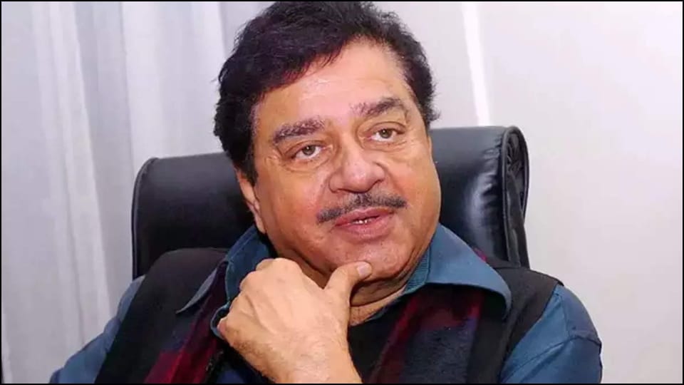 Shatrughan Sinha Birthday Know about actor reason of becoming famous villain career life unknown facts