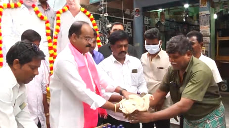 TRS leader Rajanala Srihari distributes liquor bottles and chicken to locals in Warangal