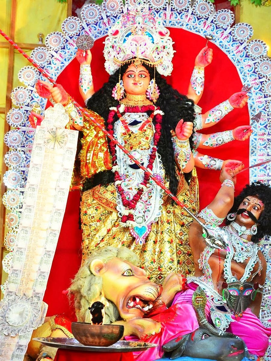 The influx of devotees gathered on the last day of Durga Puja festivals, two lakh devotees reached