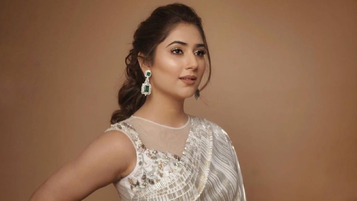 disha parmar ivory saree gown perfect for cocktail party