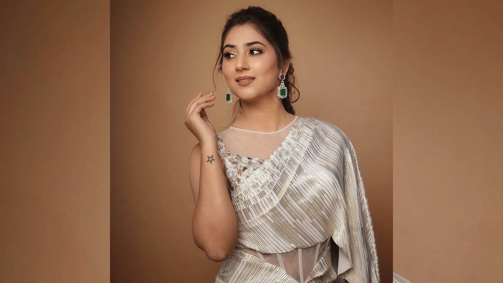 disha parmar ivory saree gown perfect for cocktail party