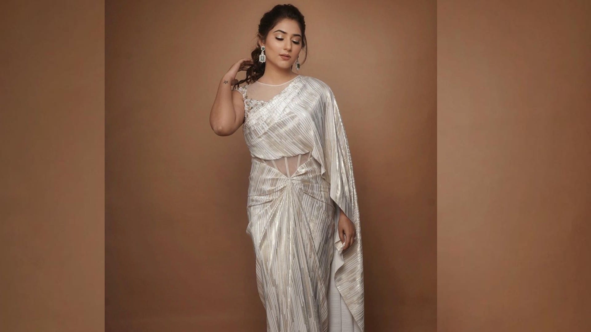 disha parmar ivory saree gown perfect for cocktail party