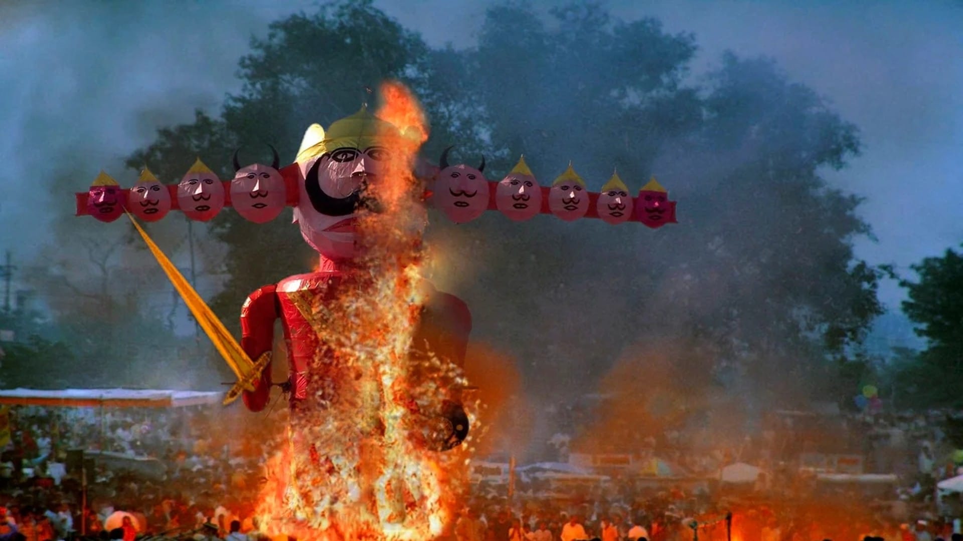 dussehra 2022 date why the ashes of ravan effigy kept in house know the reason behind it vijayadashmi katha