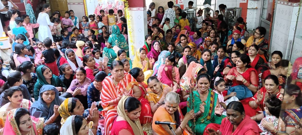 Devotees praised the mother