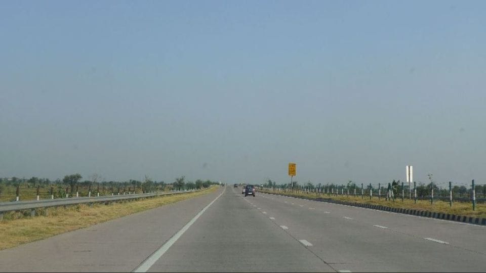 Greater Noida Yamuna expressway to be 8 lanes soon accident and traffick to decrease